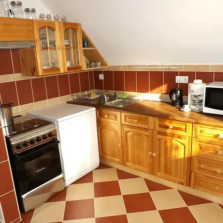 Dinnyelaposi Vendeghaz Guest house Bekesszentandras