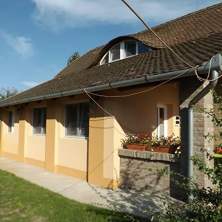 Dinnyelaposi Vendeghaz Pensjonat