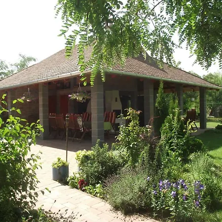 Dinnyelaposi Vendeghaz 3* Békésszentandrás